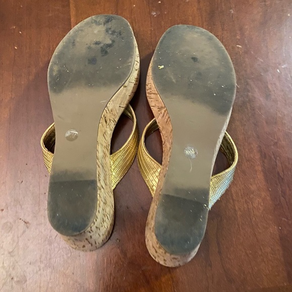 Tory Burch wedges are a size 8.5 - Picture 4 of 10